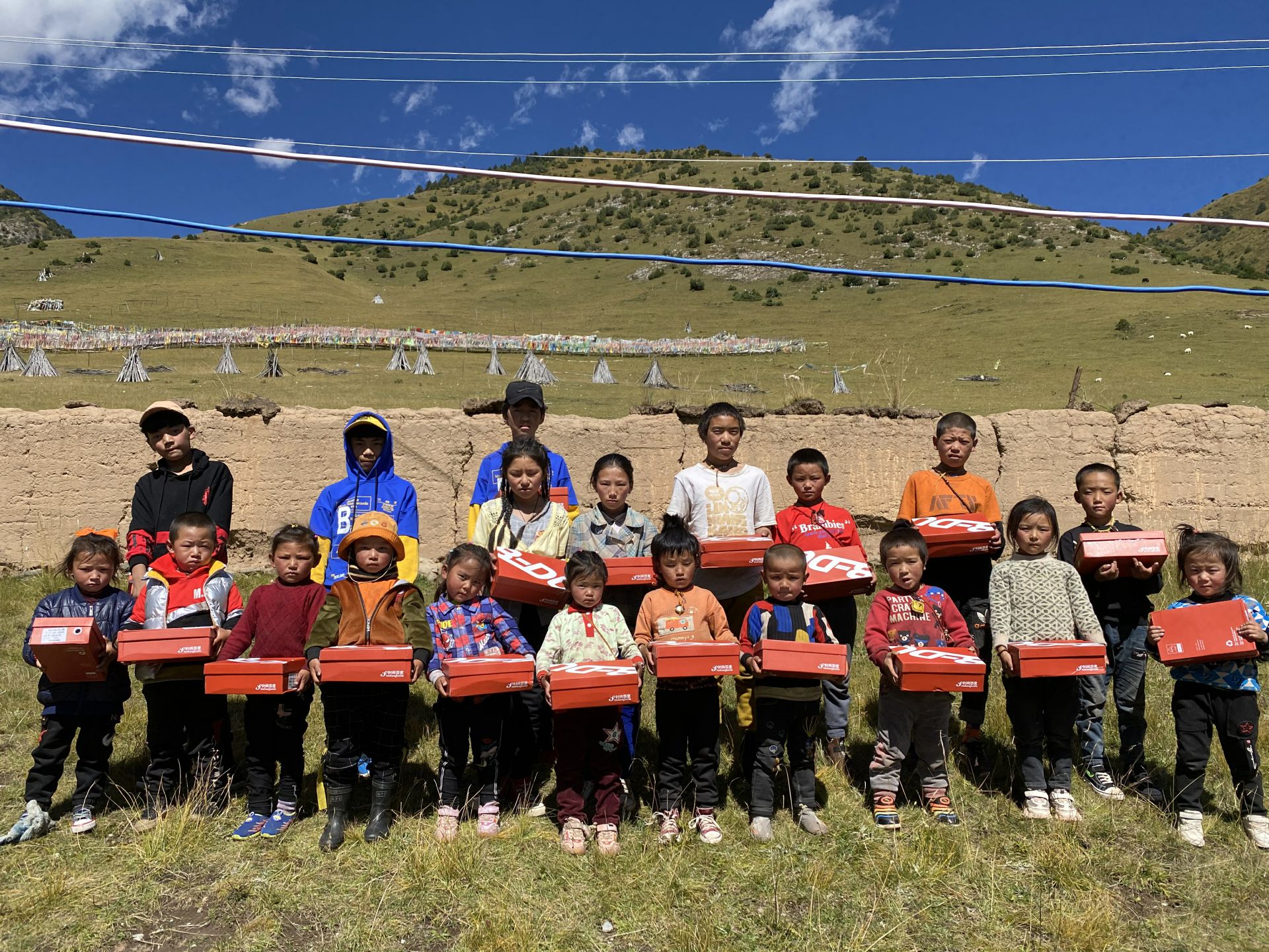 完美web版登录入口-完美(中国)公益回顾丨家国同欢月同圆 温暖满载甘孜州(图13)